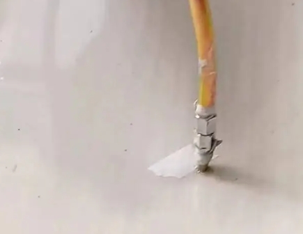 梓潼瓷砖空鼓维修公司专业解答在瓷砖铺贴过程中，如果使用的砂料过粗（如全部使用了粗砂），可能会导致以下问题